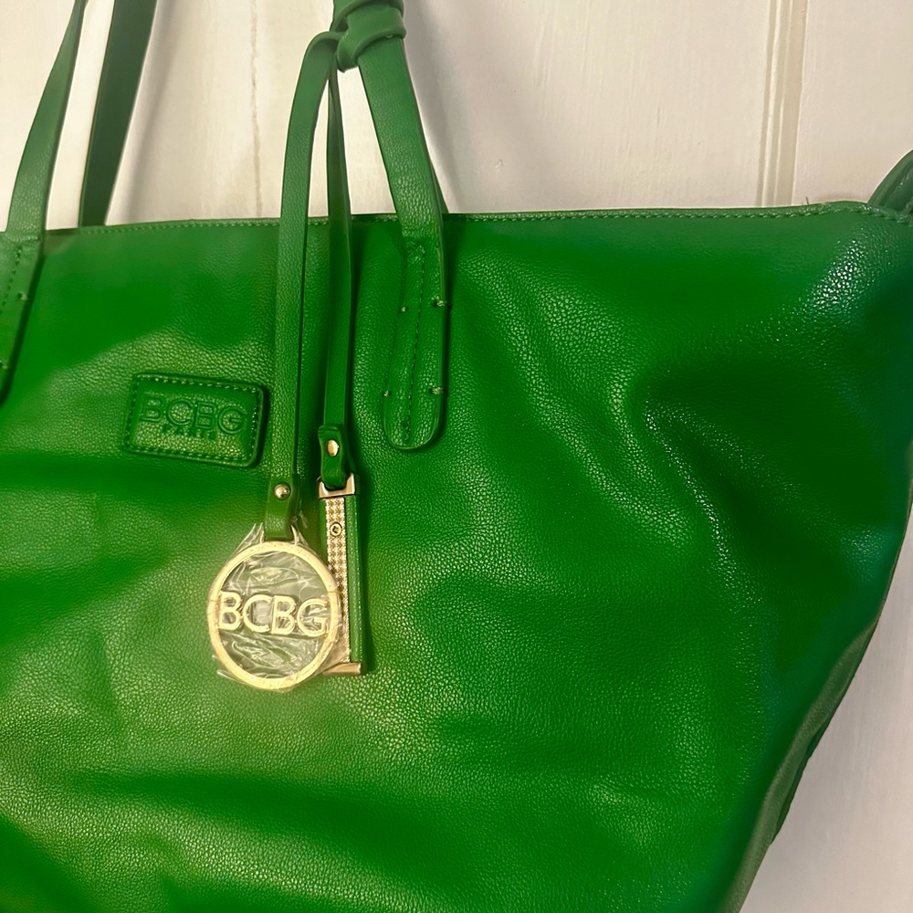 BCBG Tote Shoulder Bag with Zipper- NWT- Green